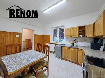 Rezervovaný // Rodinný dom na cca 9ár pozemku
