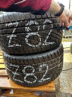 Z82 zimné 2ks 305/35R20