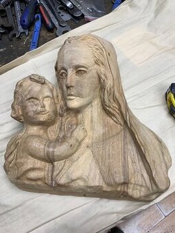 Drevorezba Madona s dietatom