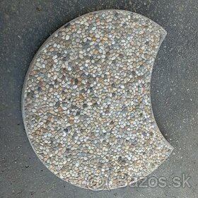 Nášľapné kamene z vymývaného betónu