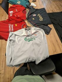 Zbierka dresov Liverpool fc - 1