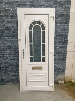Plastove dvere č. 379  89x206cm P