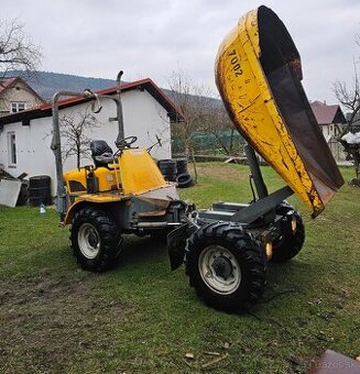 Dumper Neuson s 3-stranou otočnou nadstavbou