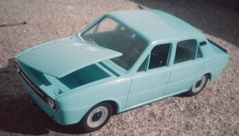 ŠKODA 120 L na setrvačník hračka auto KDN 1:20