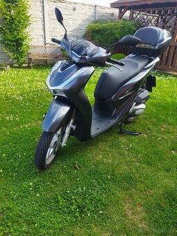 Skúter Honda 125 sh
