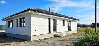 Velky 5 izbovy bungalov 15 min od Kosic - 1
