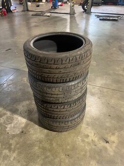 255/40 R19 100y