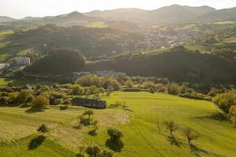 Váš súkromný raj s dychberúcim výhľadom a 9444m2 veľkým poze