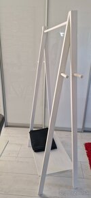 Vešiak na oblecenie,vesiak drevený biely