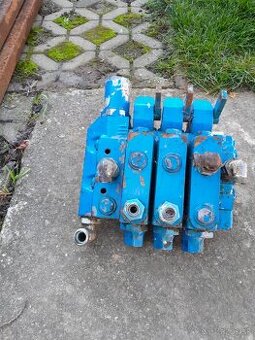 Hydraulický rozvádzač E512