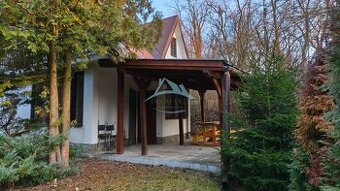 Zateplená chata pri Sklabinskom rybníku okres Veľký Krtíš.