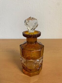 Starožitná sklenená karafa