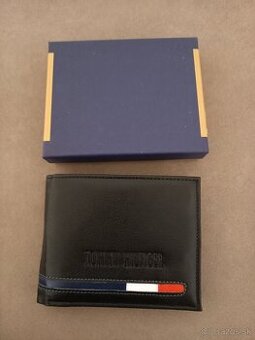 Tommy Hilfiger penazenka cierna