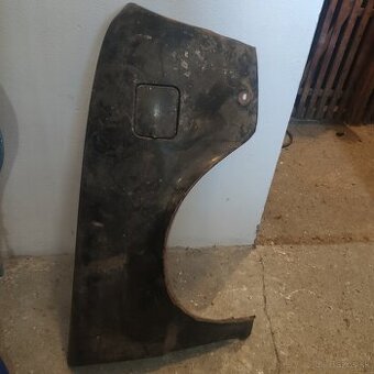 Predný pravý  blatník škoda 100.