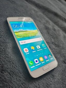 Samsung Galaxy S5 shimmery white