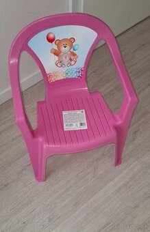 Plastová stolička pre deti