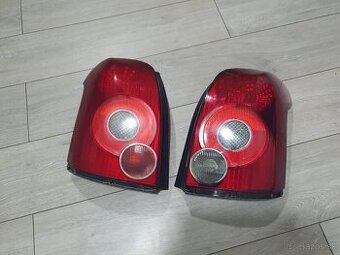 Predam TOYOTA AVENSIS COMBI ORIGI SVETLA KOITO