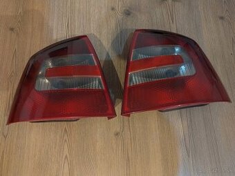 Octavia 2 sedan zadné svetlá