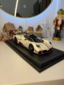 Pagani Huayra R / LCD / 1:18
