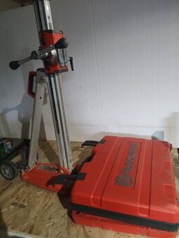 Jadrová vŕtačka so stojanom