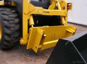 adapter JCB, CAT, bobcat euro pre zariadenia z UNC locust