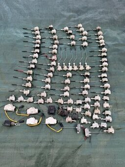 Motorčeky na ovládanie zámku nádrže