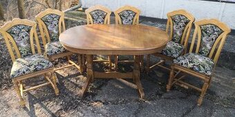 Masívny rozkladací stôl+6 ks stoličiek