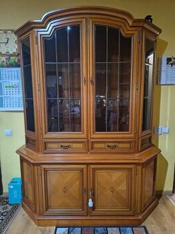 Vitrína- sekretár