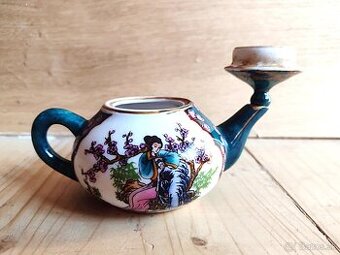 NA PREDAJ KRASNE DEKOROVANY CAJNIK NA ZELENY CAJ