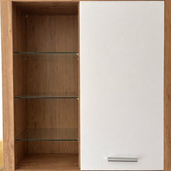 Moderná skrinka / vitrína – dub + biela, sklenené police