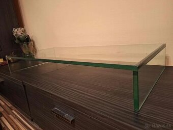 PODSTAVEC pod TV