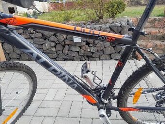 Predám tento pekný bicykel .