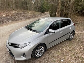 Toyota AURIS 2.0D-4D Diesel M6 TOP STAV