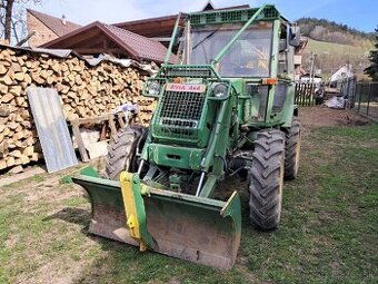 Traktor UKT 4x4 s vyvážačkou