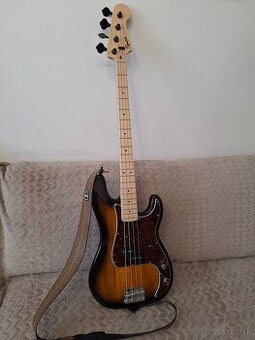 Basgitara Squier by Fender - Precision Bass