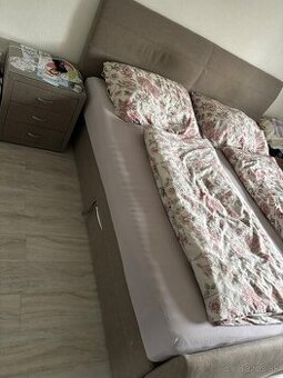Boxpringova manzelska postel