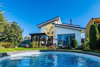 NA PREDAJ 5I  RODINNÝ DOM S BAZÉNOM, 10 MIN DO CENTRA NITRY - 1