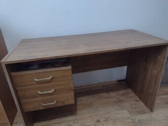 Darujem písací stolík