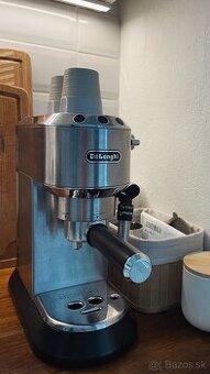 Predám pákový kávovar De’Longhi Dedica, aj s mlynčekom