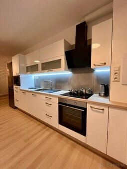 Prenájom 2-izbového bytu s podzemným státim Trenčín