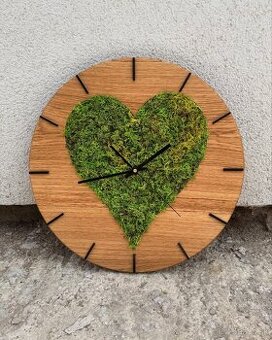 Dubové hodiny s machovým srdcom - 1