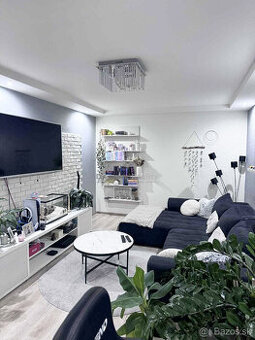 NA PREDAJ ZREKONŠTRUOVANÝ 3 IZBOVÝ BYT | 74 m² + BALKÓN | RV