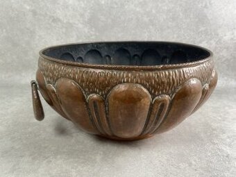 Veľká medená tepaná misa na kvetiny