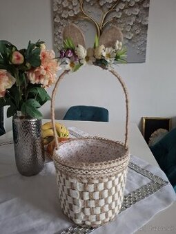 Ručne vyrábaný veľkonočný/jarný dekoratívny košíķ