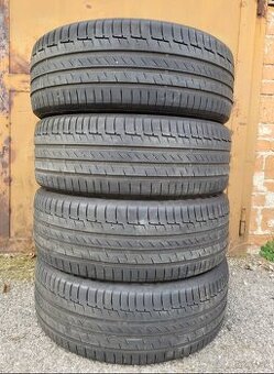 225/55 R19 Continental