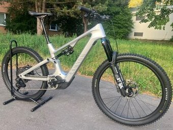 canyon spectarl ON CF 9 carbon velkost L 900 Wh, novy motor