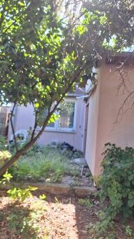 Stavebný pozemok 310m2 +chata so súp.číslom