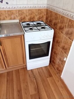 Celoplynový sporák na zemný plyn