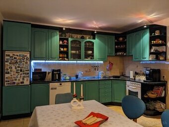 Pekná zachovalá kuchynská linka