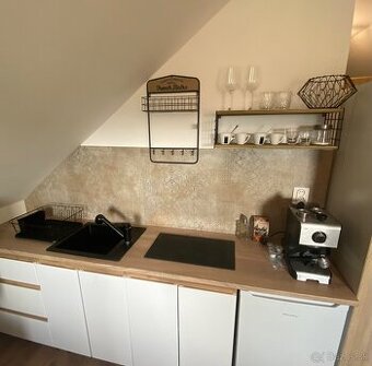 Garzonka-vlastne parkovacie miesto